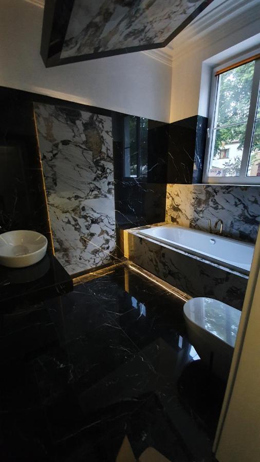 Deluxe Double Room Bath