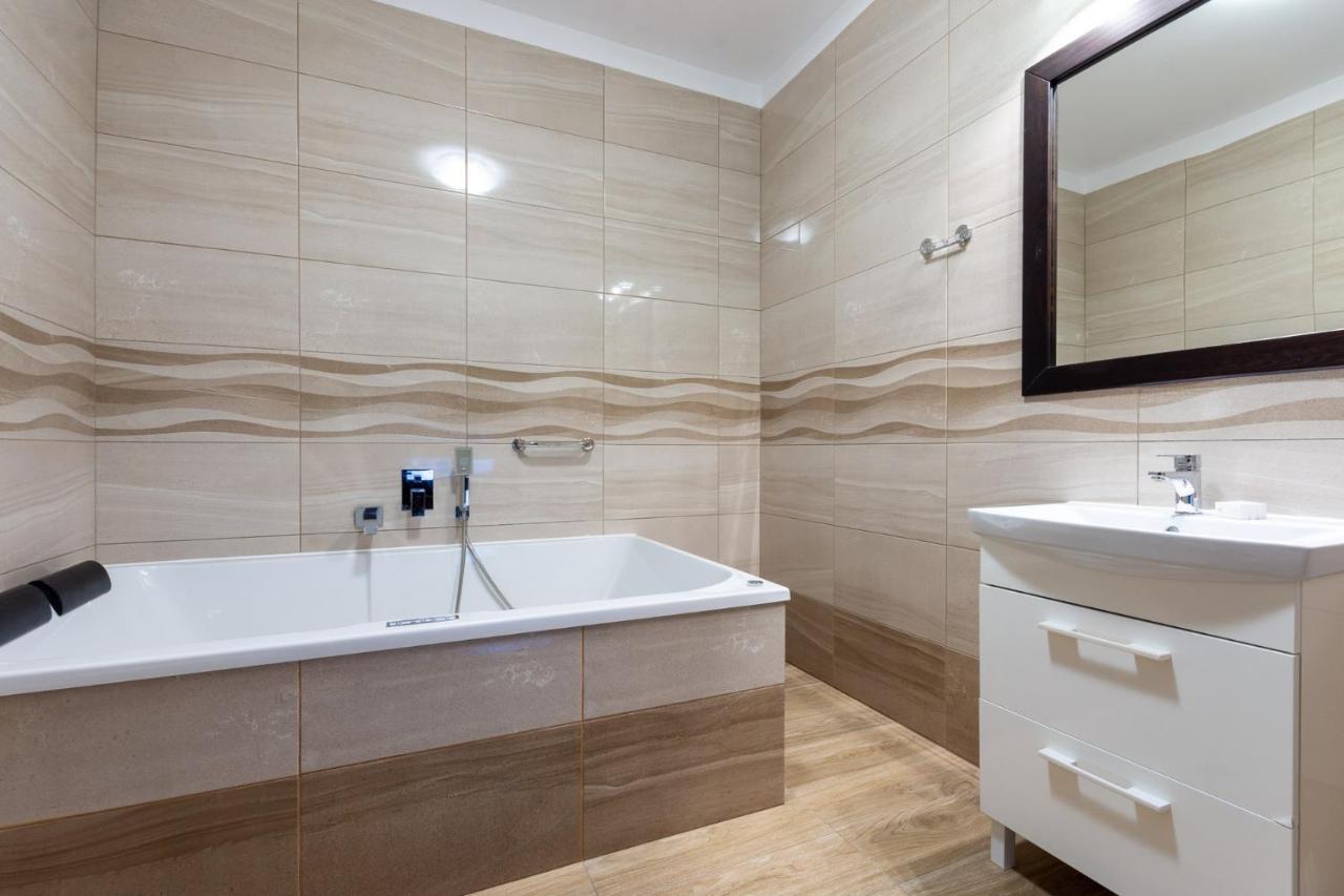One-Bedroom Apartment Spa Bath,1765209375:JPEG