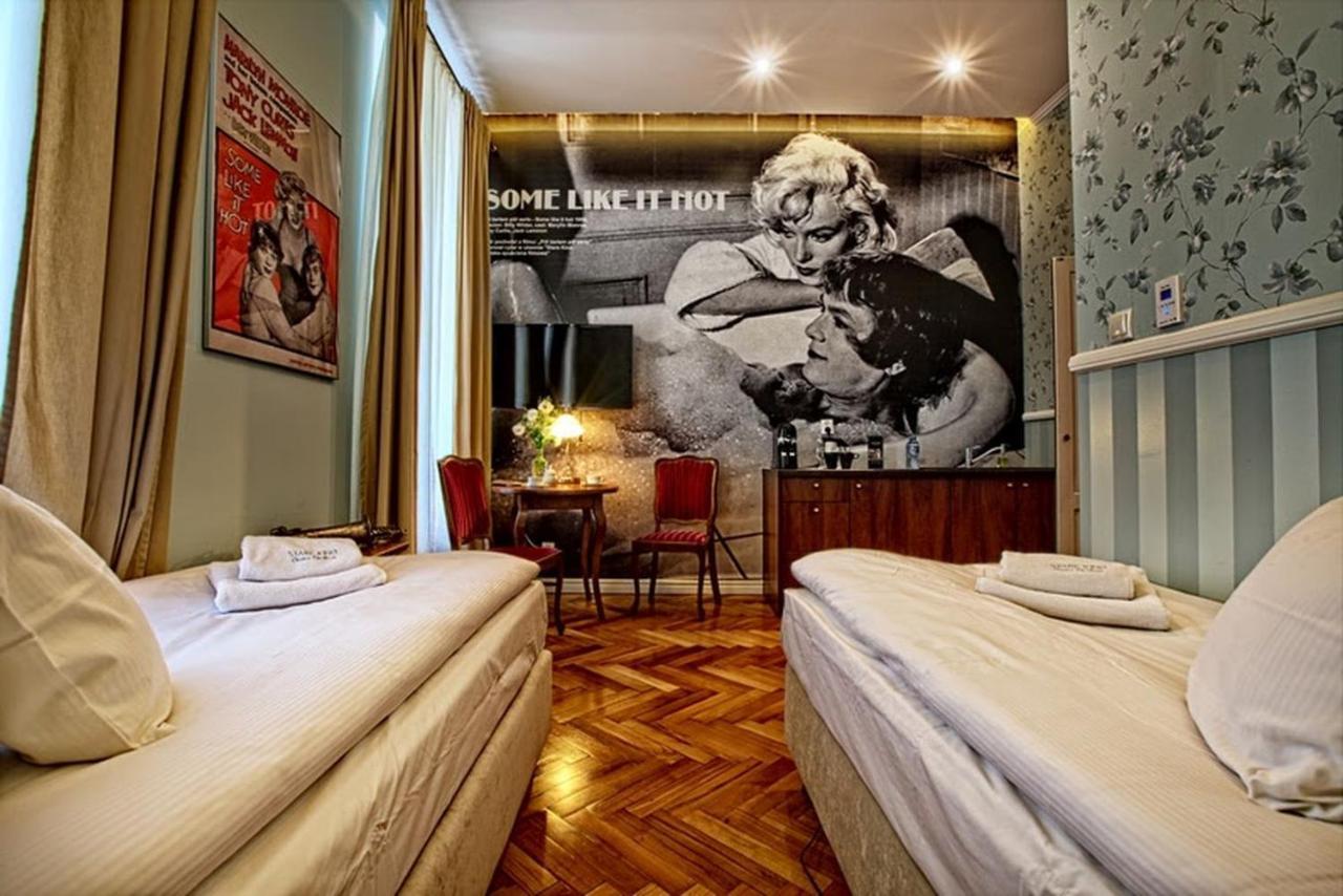 Apartment Twin Beds