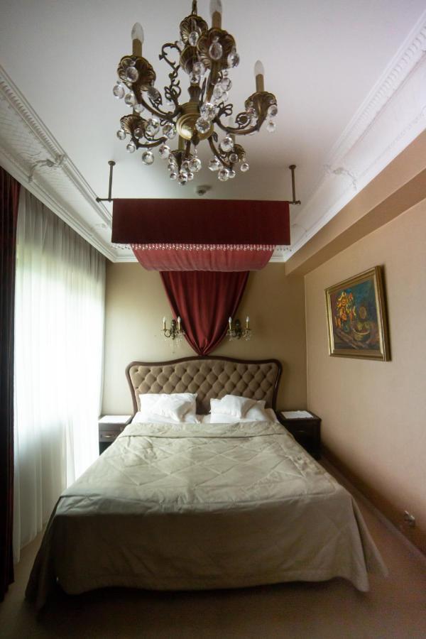 Studio Apartment King Bed