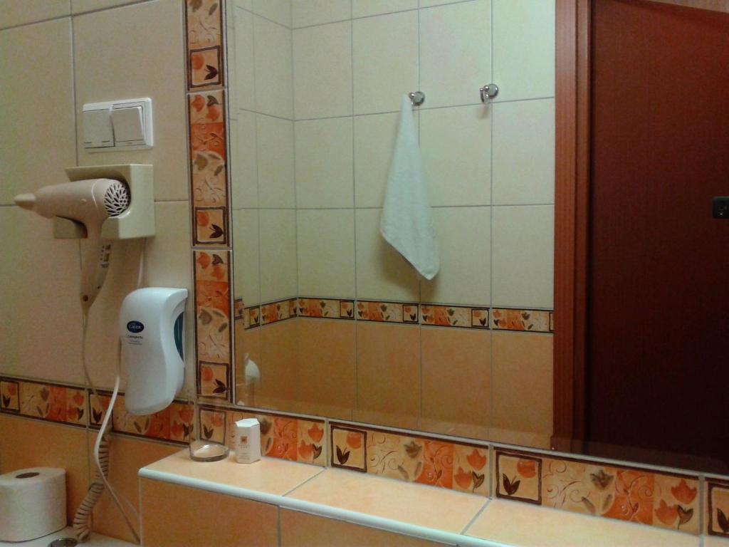 Twin Room Air-Conditioning