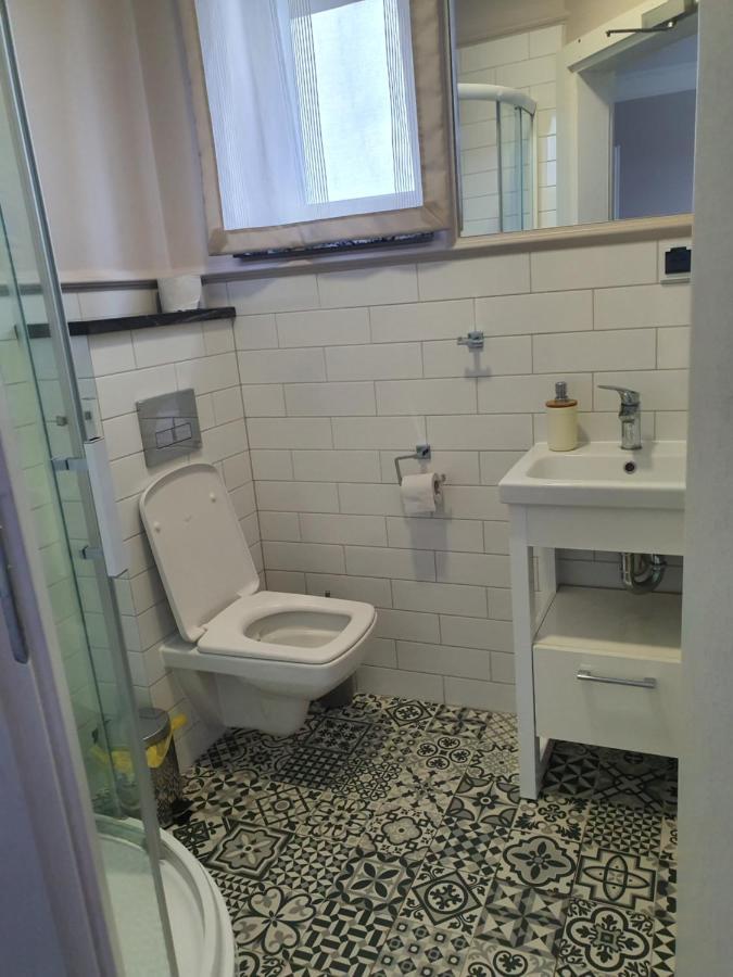 Comfort Triple Room Shower