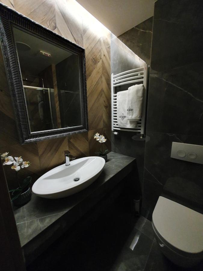 Double Room Private Bathroom