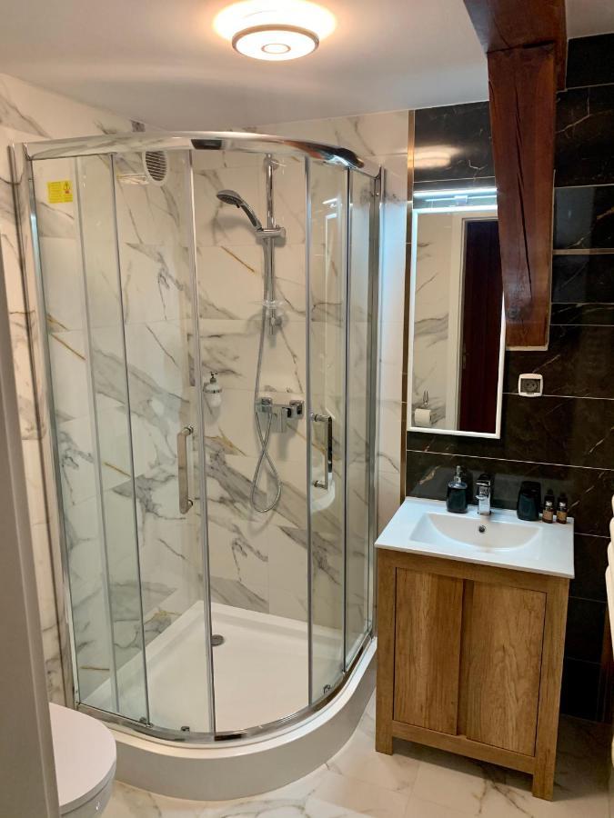 Double Room Private Bathroom