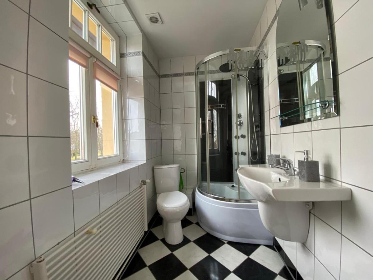 Deluxe Double Room Shower