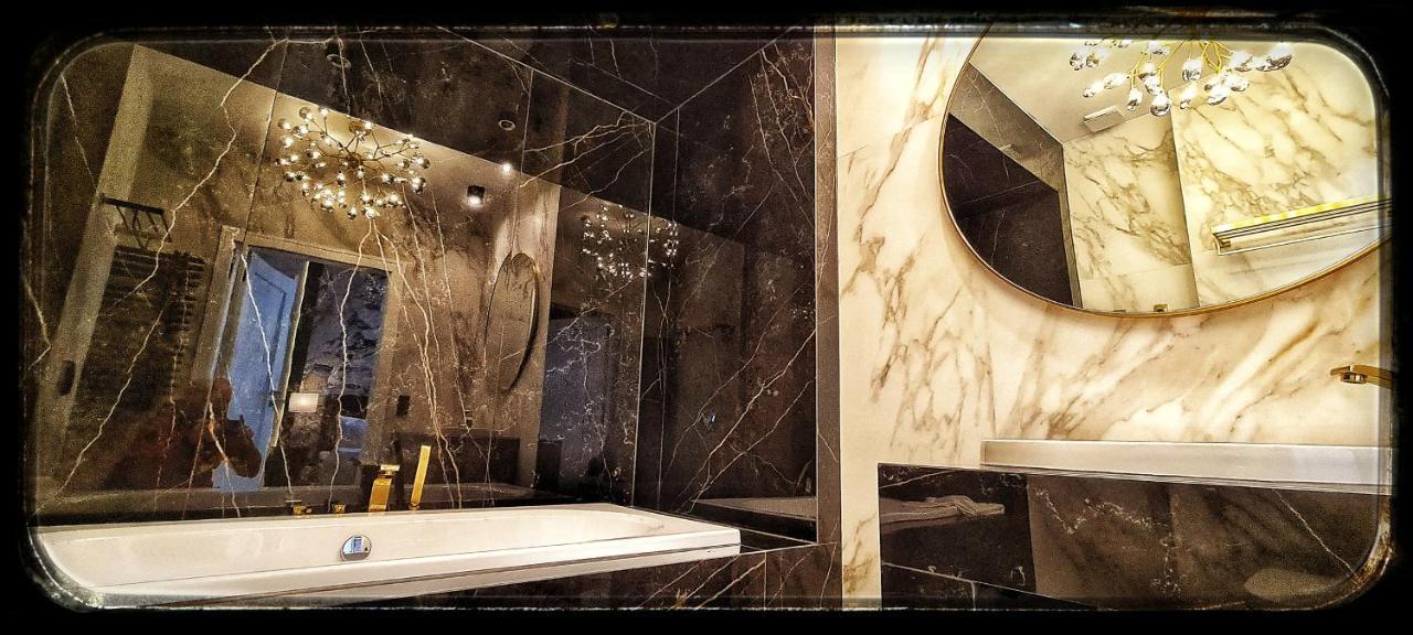 Deluxe Double Room Bath
