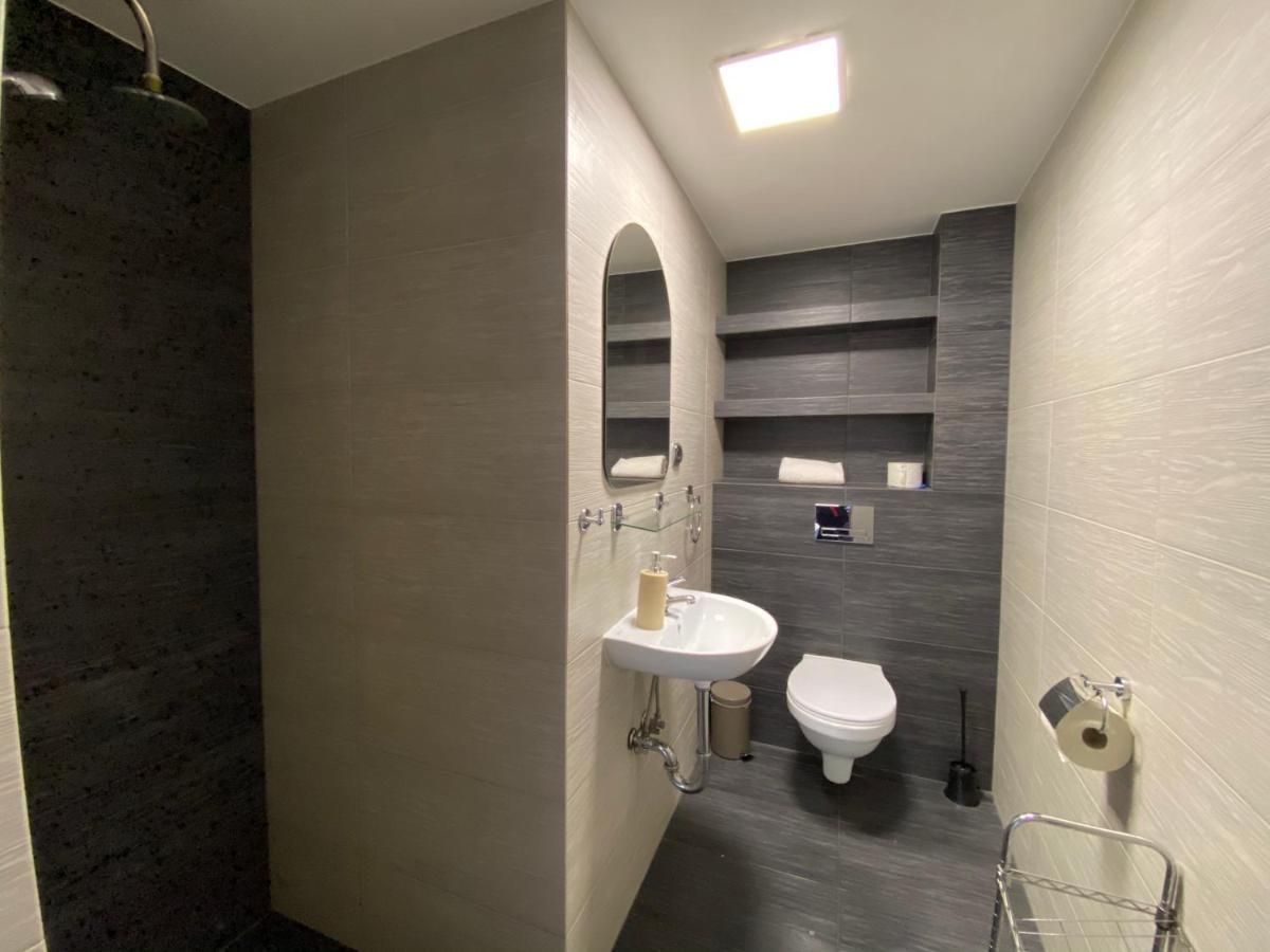 Family Room Private Bathroom
