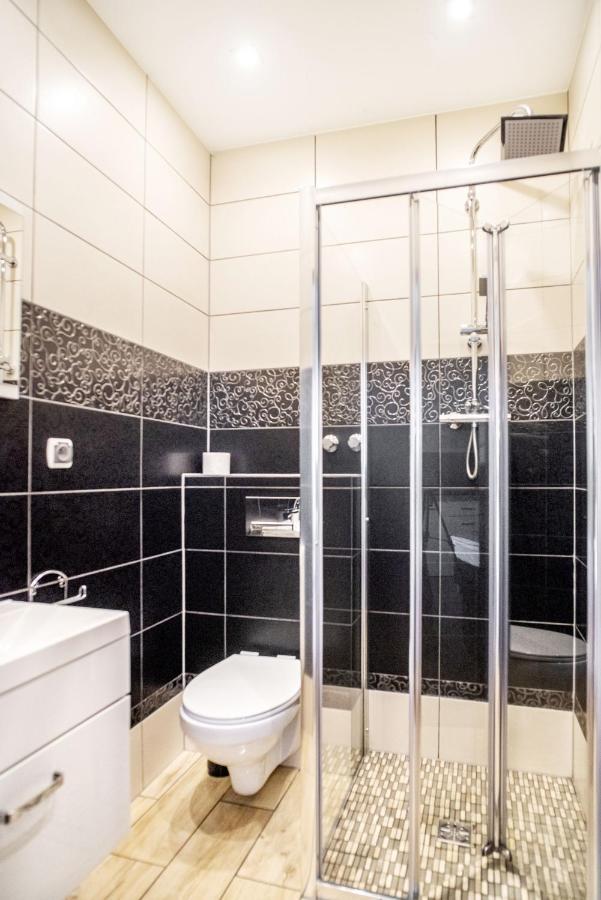 Deluxe Double Room Shower