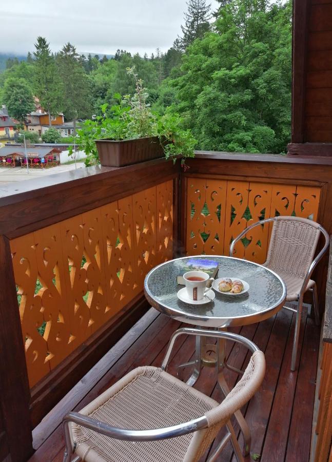 Family Room Balcony,1144366782:JPEG