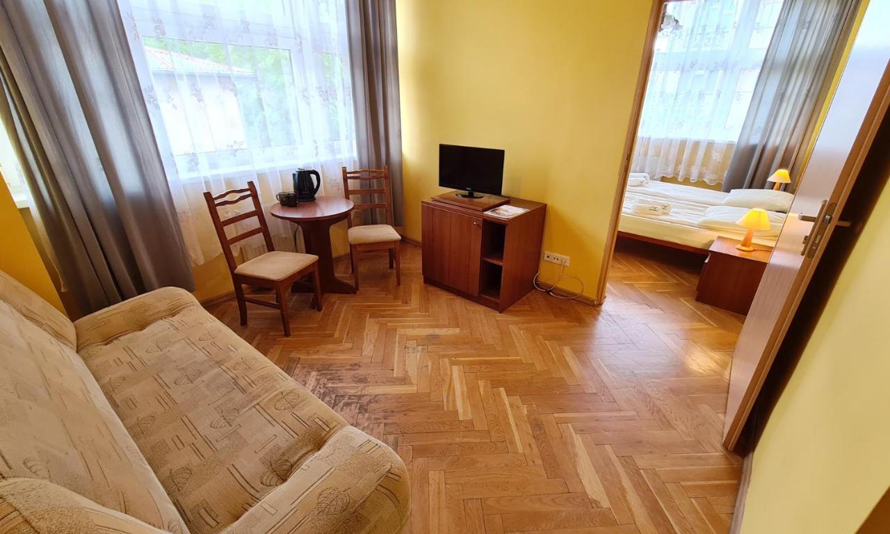 Economy Triple Room
