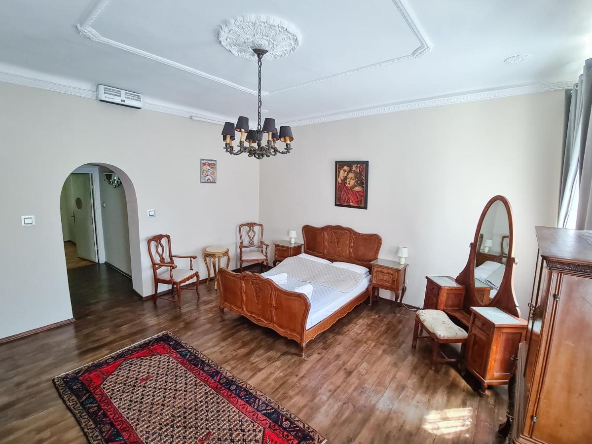 Large Double Room