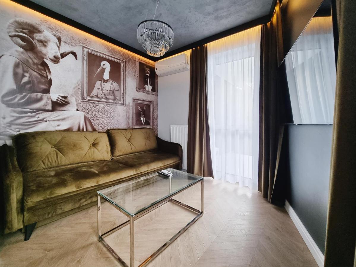 Deluxe Studio