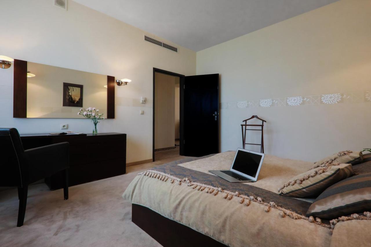 Standard Double Suite
