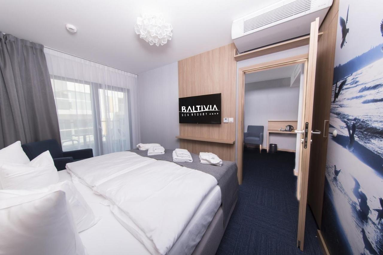 One-Bedroom Suite Side Sea View