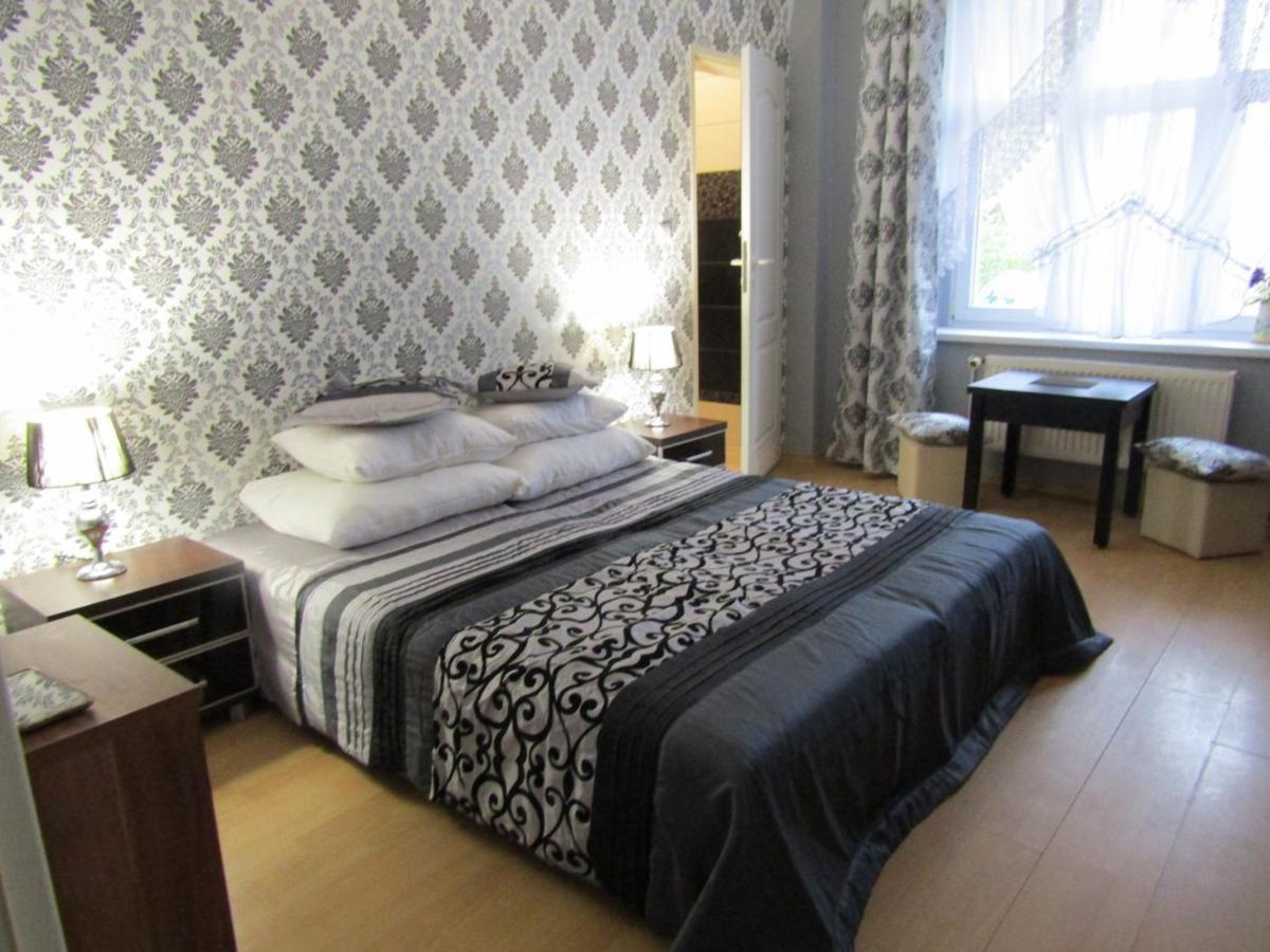 Deluxe Double Room Shower