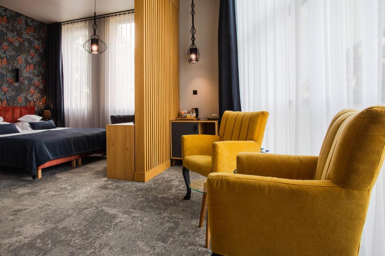 Deluxe Family Room