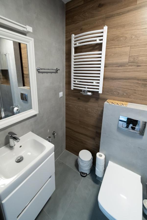 Quadruple Room Bathroom