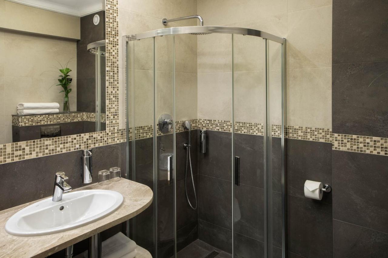 Double or Twin Room Bathroom