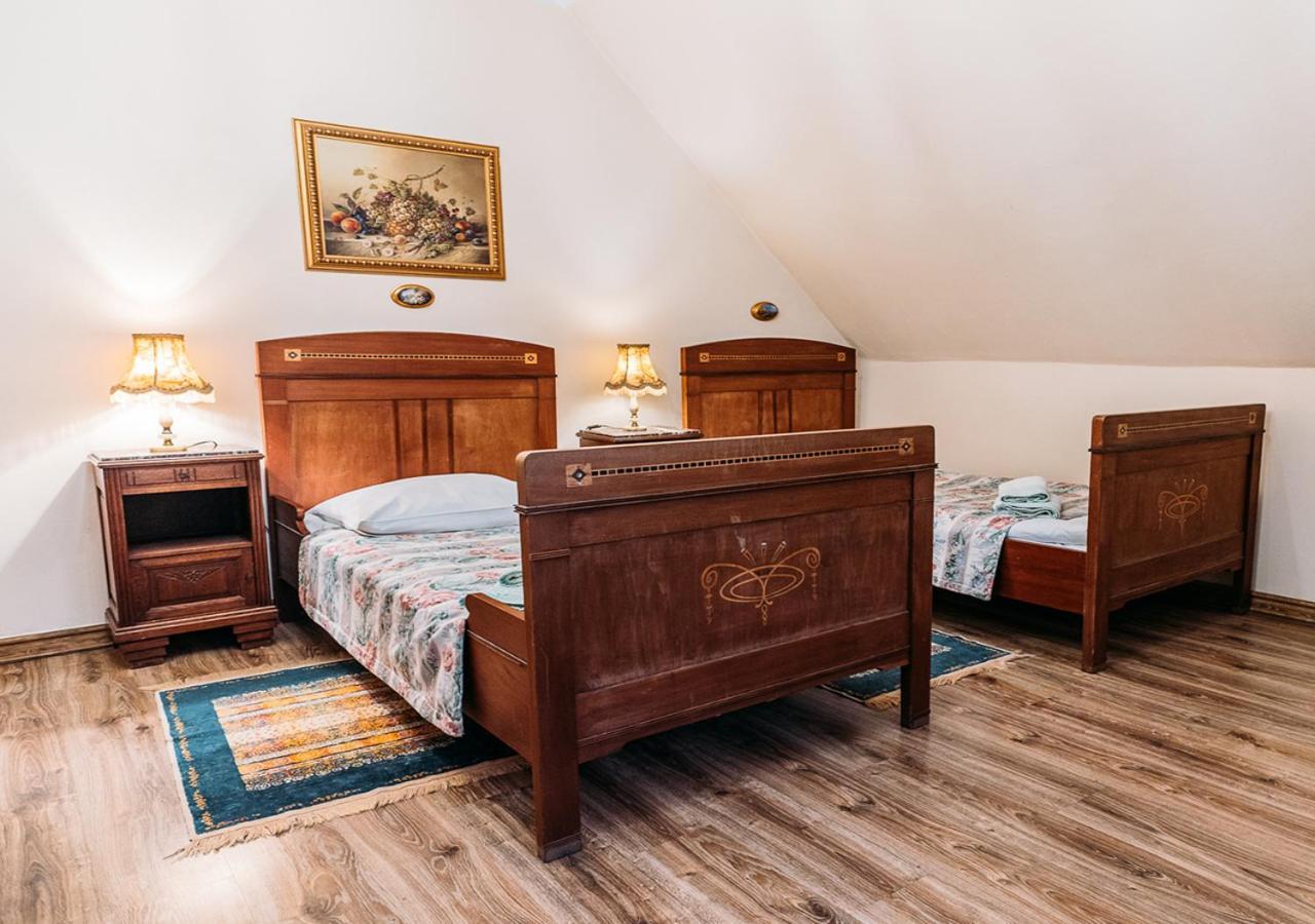 Twin Room Private Bathroom