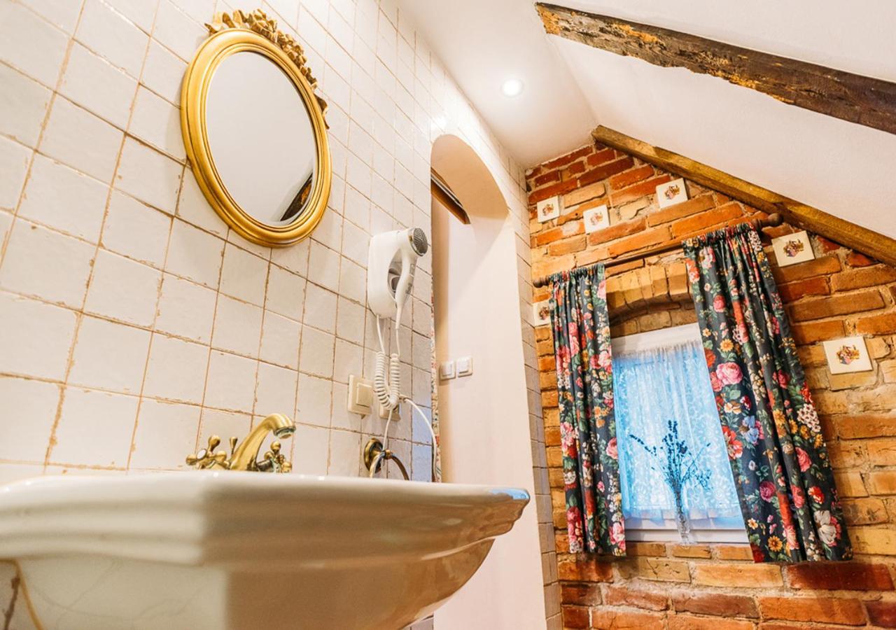 Twin Room Private Bathroom