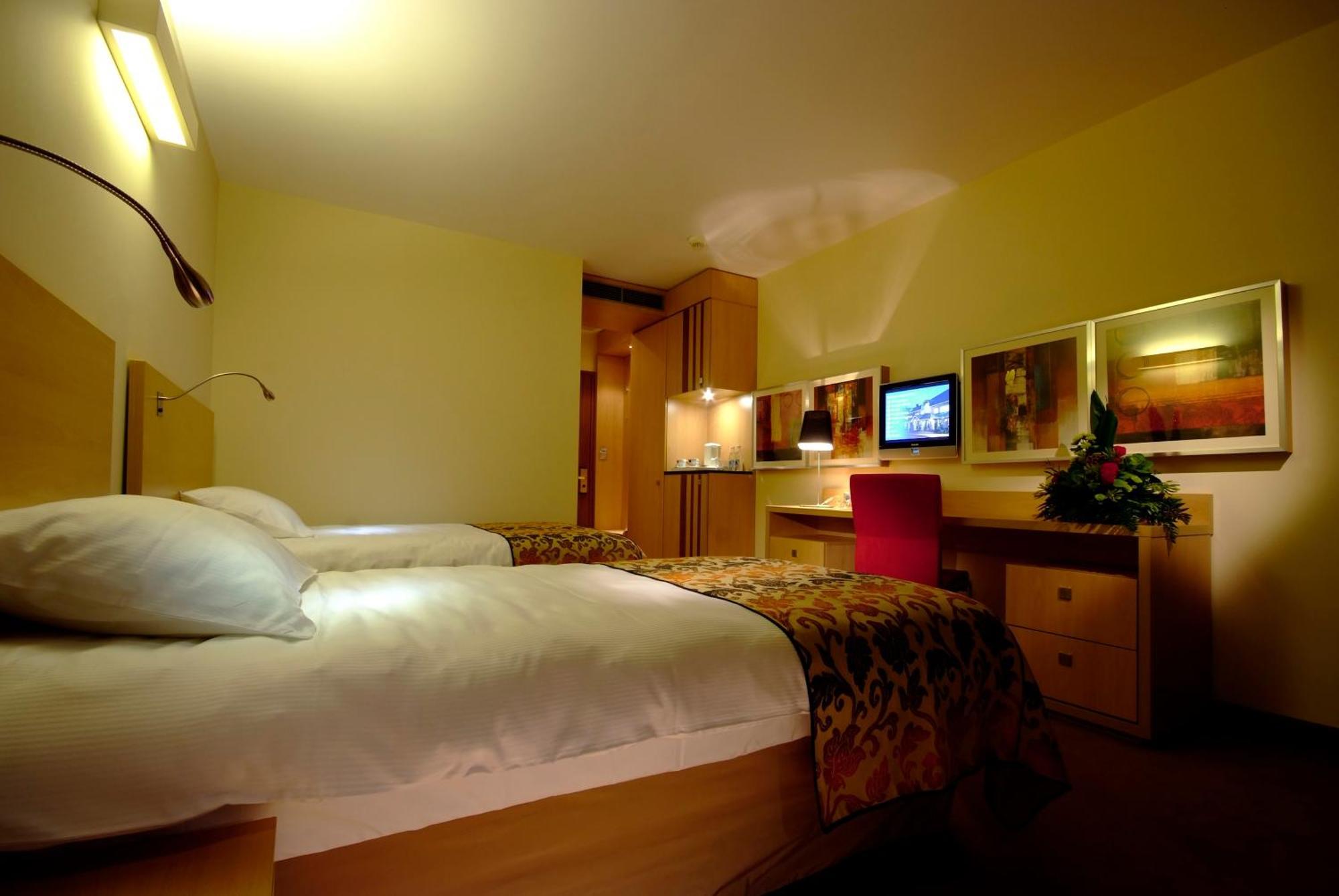 Twin Room Lake View