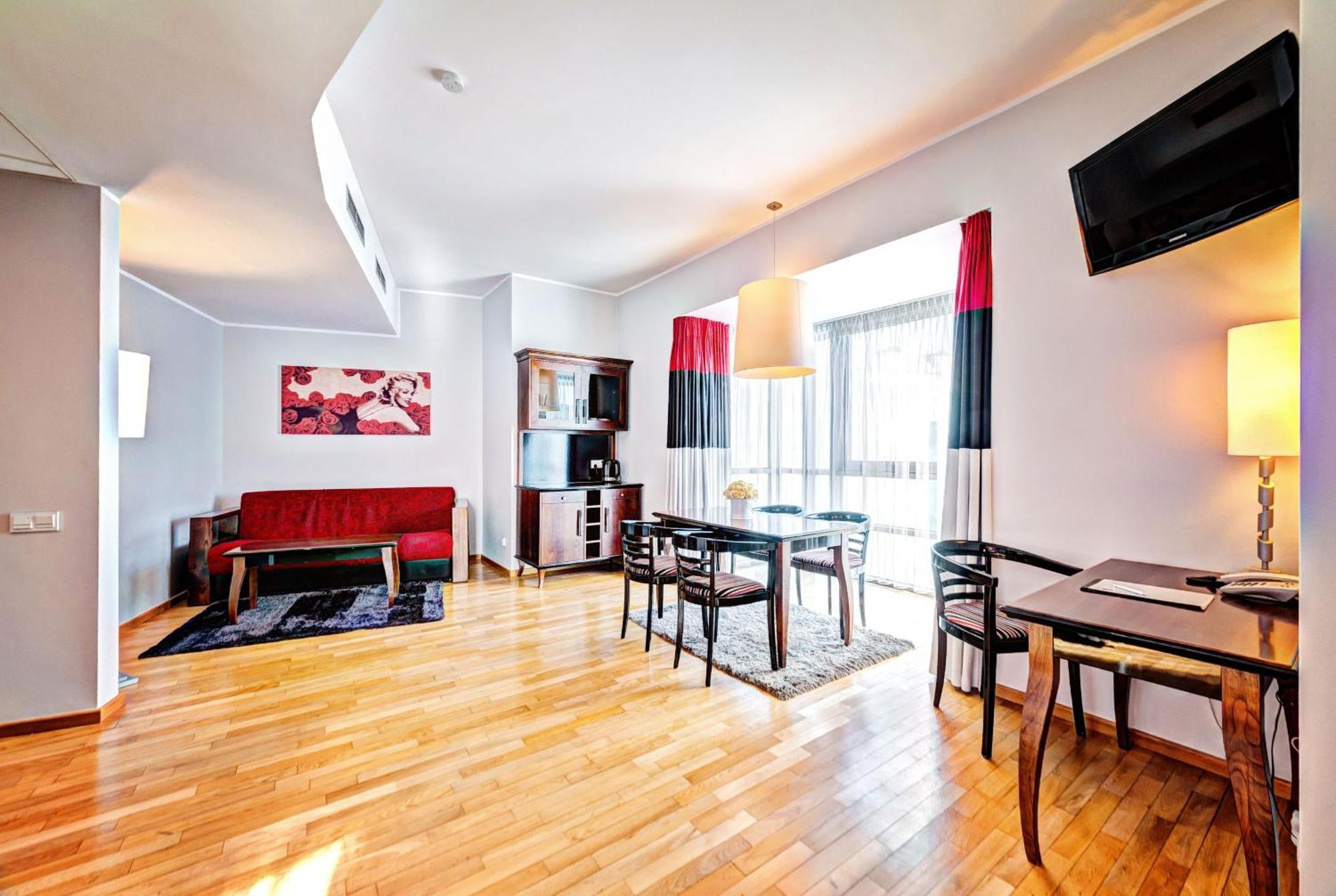 Deluxe Apartment