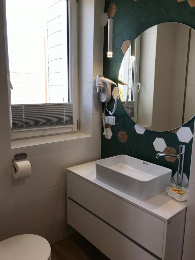 Triple Room Bathroom