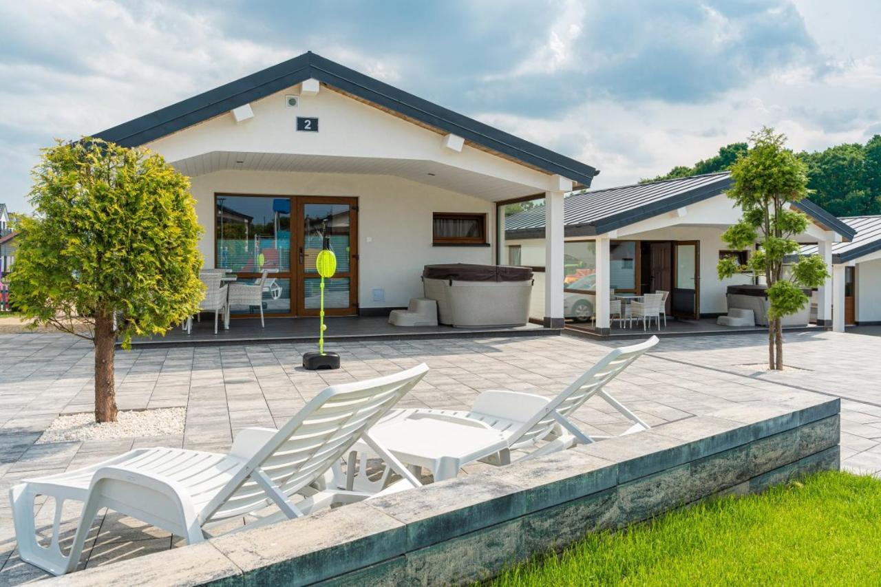 Two-Bedroom House Hot Tub