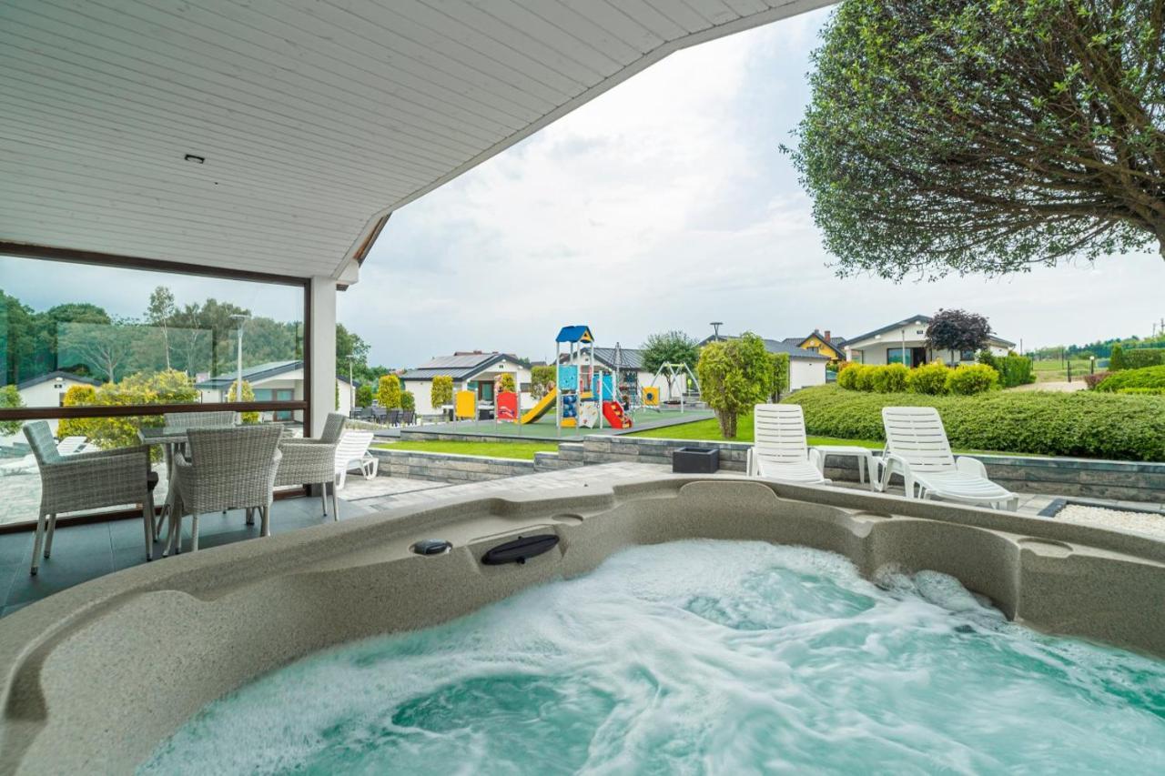 One-Bedroom House Hot Tub