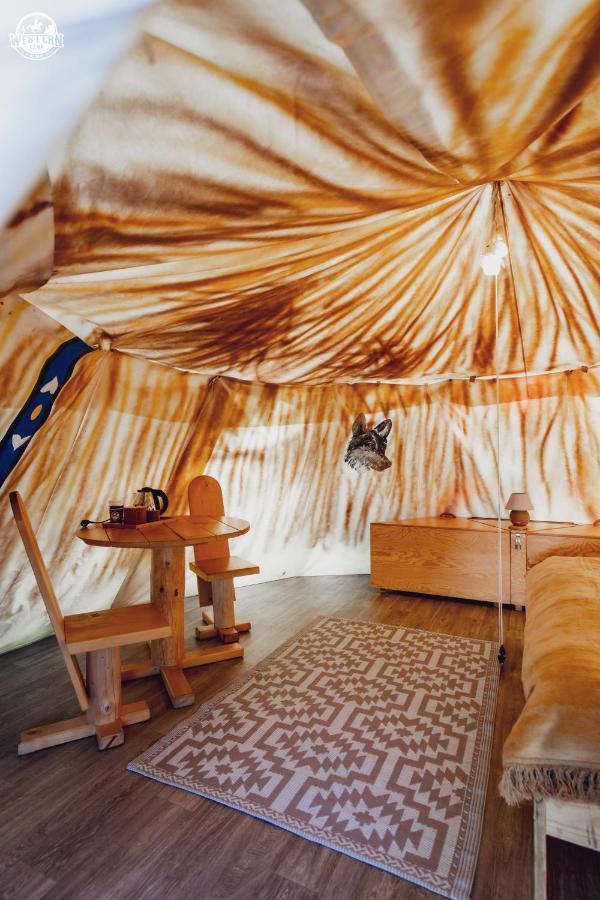 Indian teepee,1263849454:JPEG