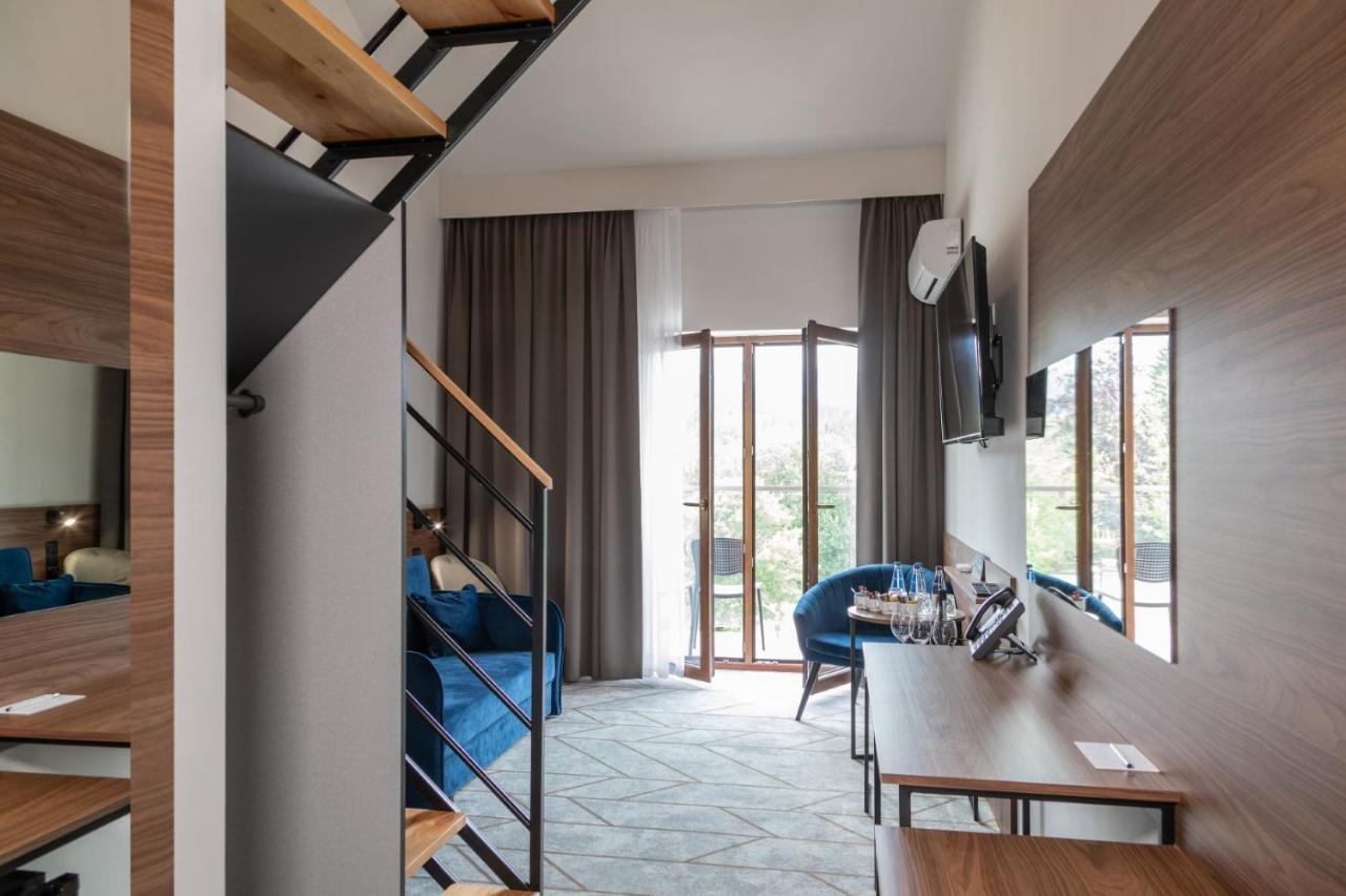 Duplex room mezzanine