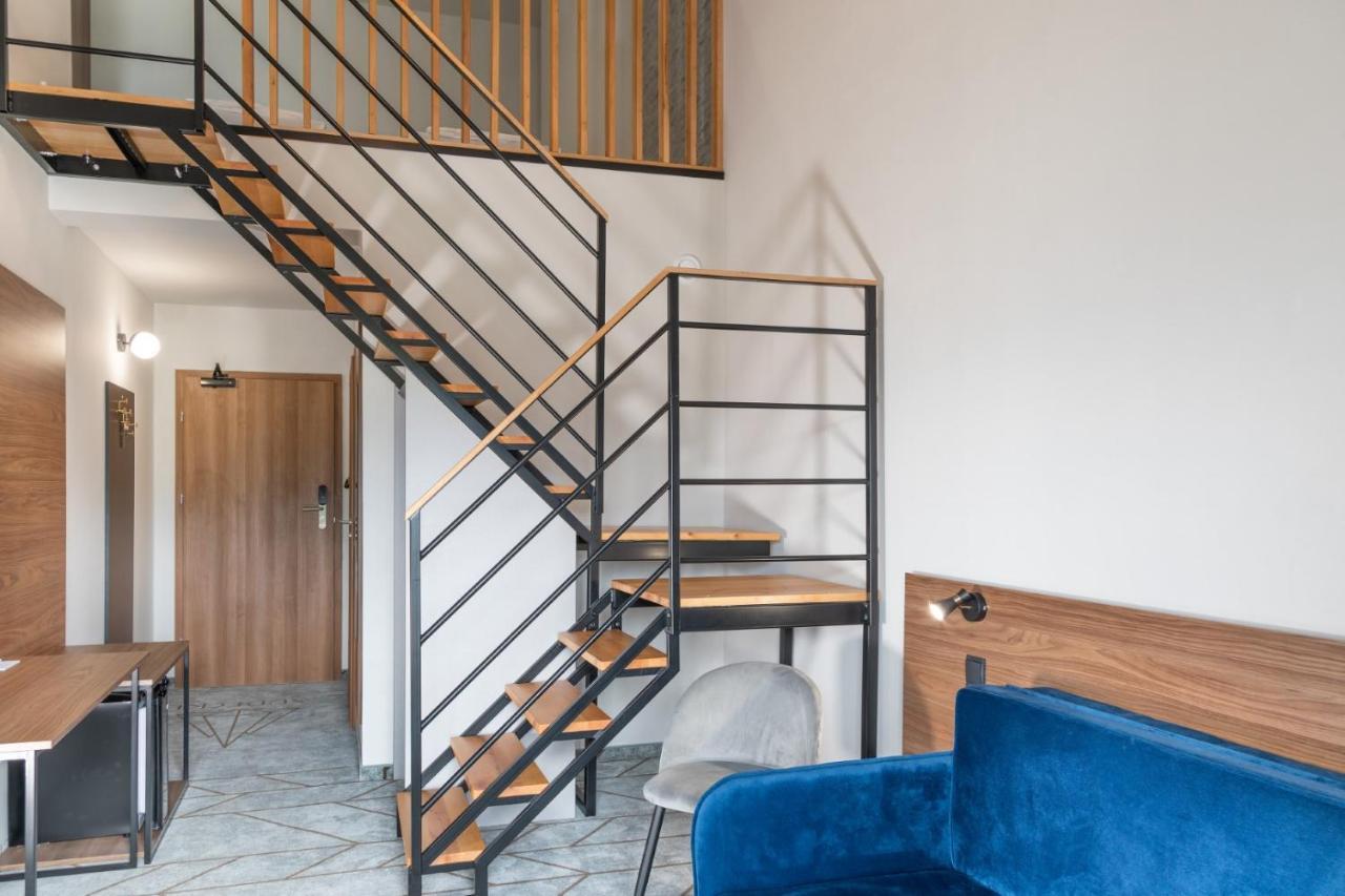 Duplex room mezzanine