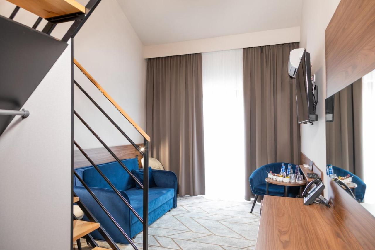 Duplex room mezzanine