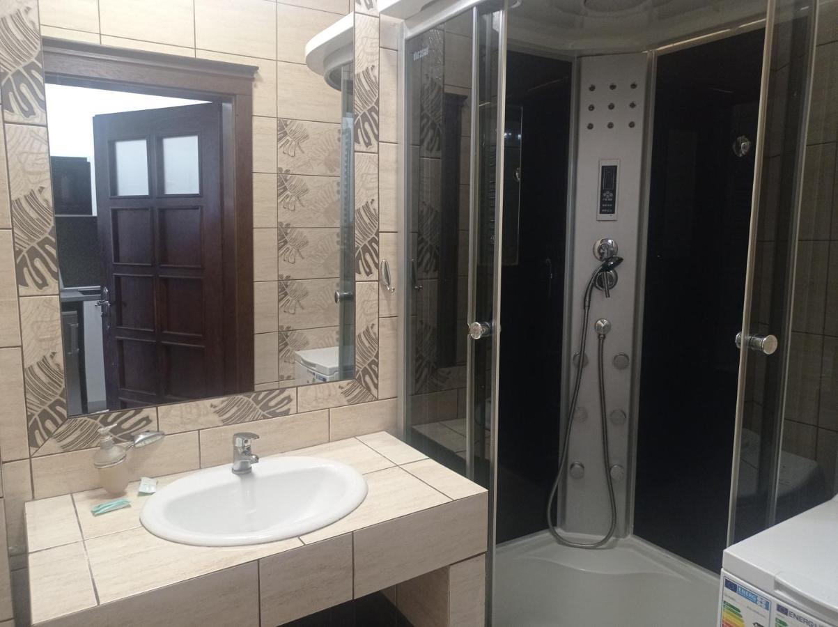Quadruple Room Shower