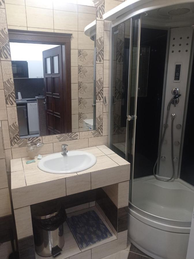 Quadruple Room Shower