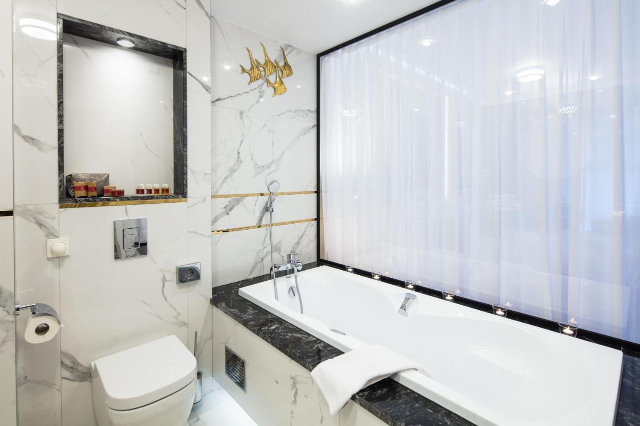Deluxe Double Room Bath Building B