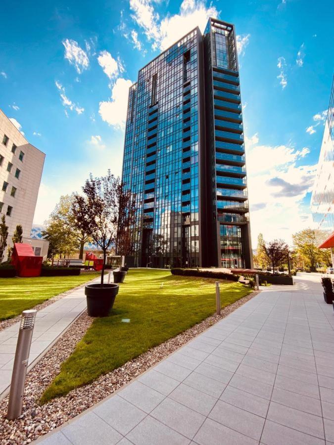 Deluxe One-Bedroom Apartment City View