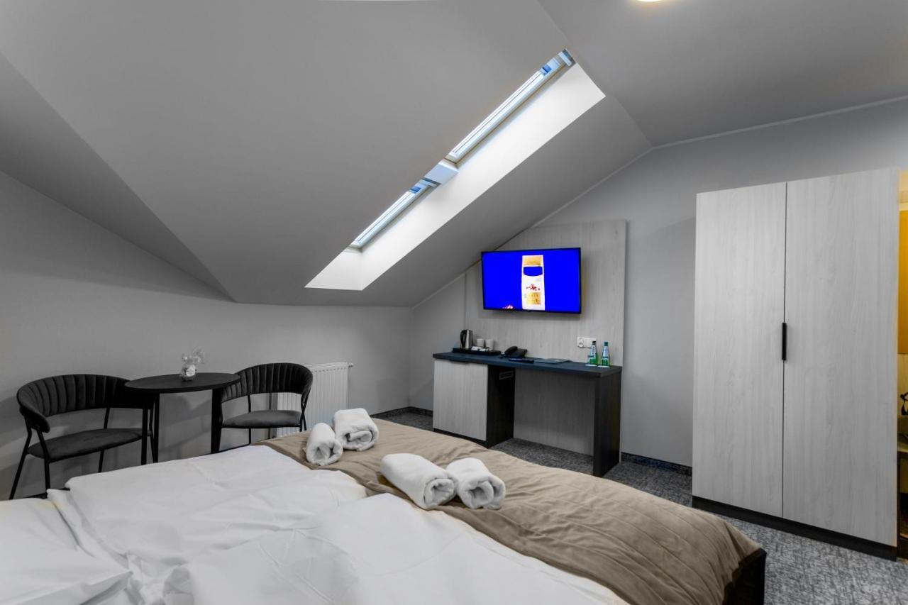Double Room without Balcony rooftop windows