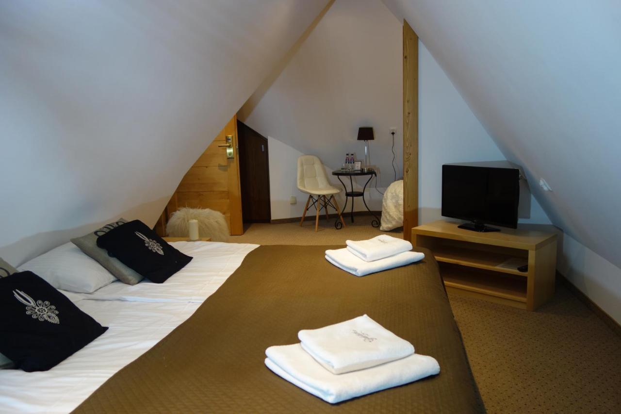Twin Room Bath