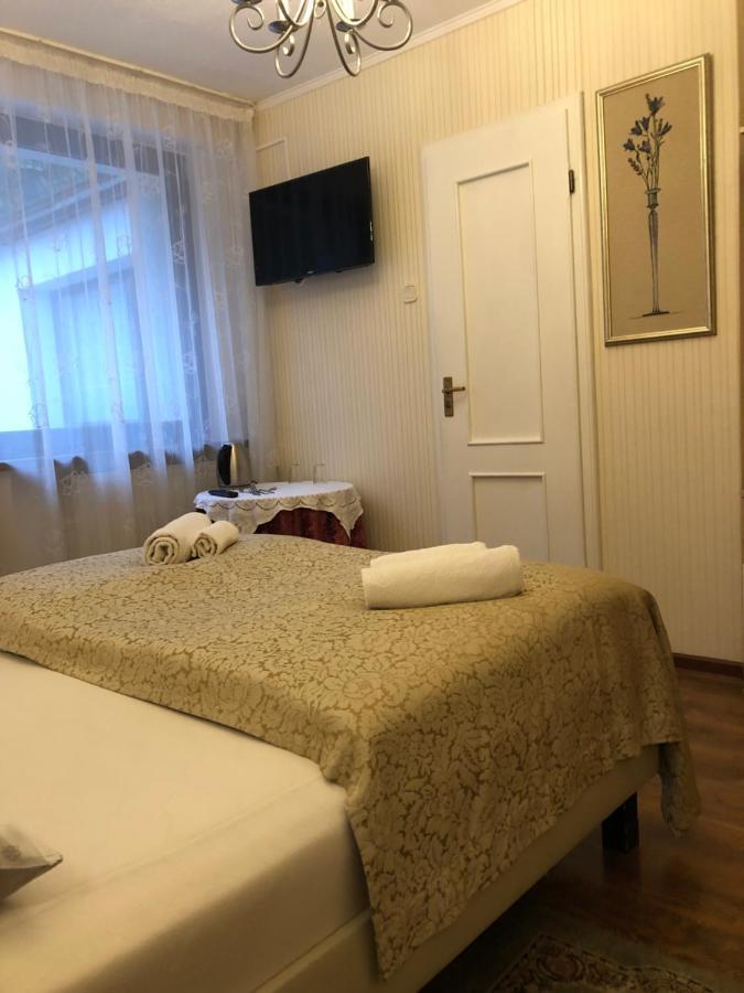 Double or Twin Room Bathroom