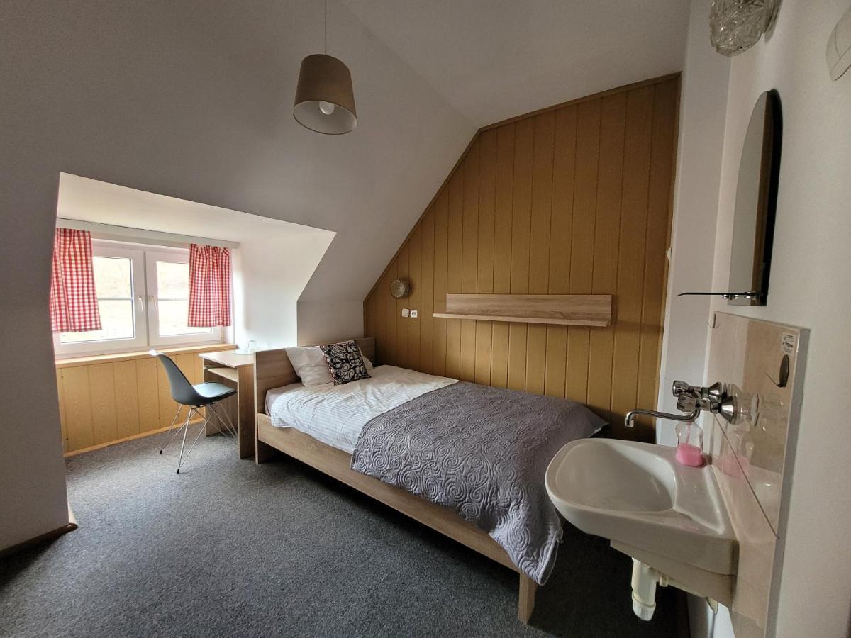 Single Room a Washbasin