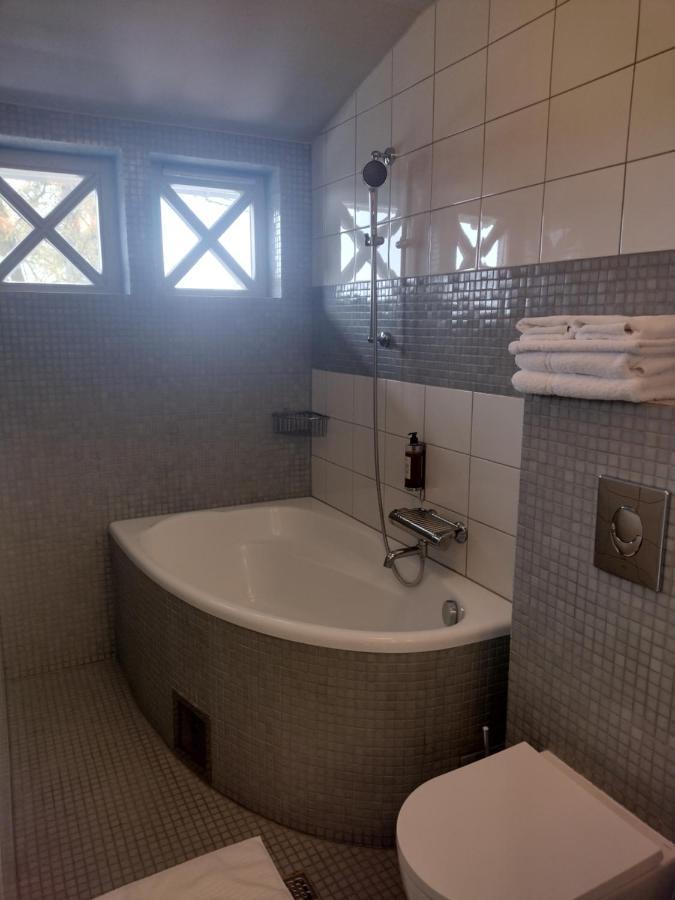 Deluxe Double Room Bath