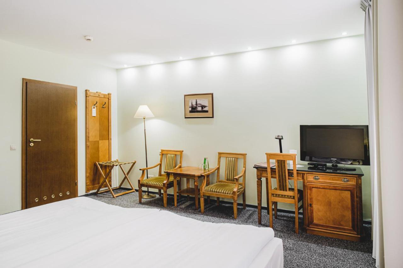 Large Double Room