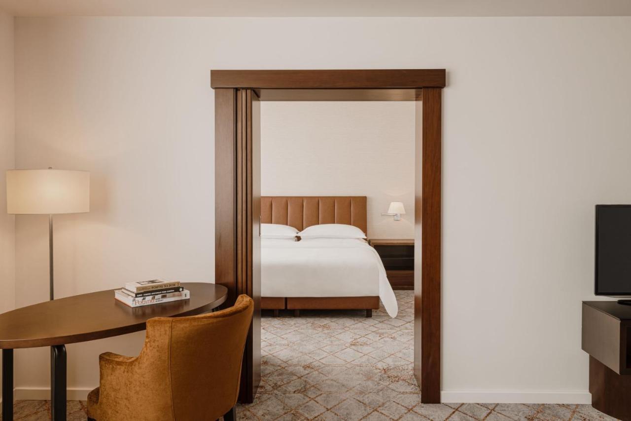 Deluxe Suite Club lounge access 1 Bedroom Suite 1 King