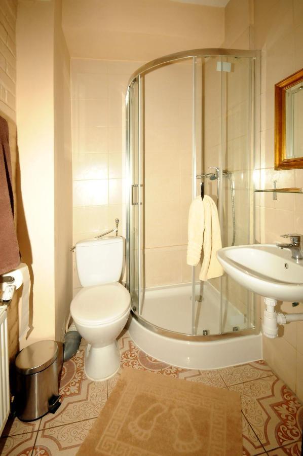 Double Room Private Bathroom