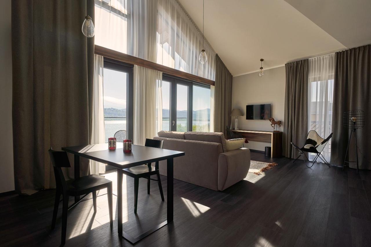 Master Suite Plus mit Blick auf See und Berge
