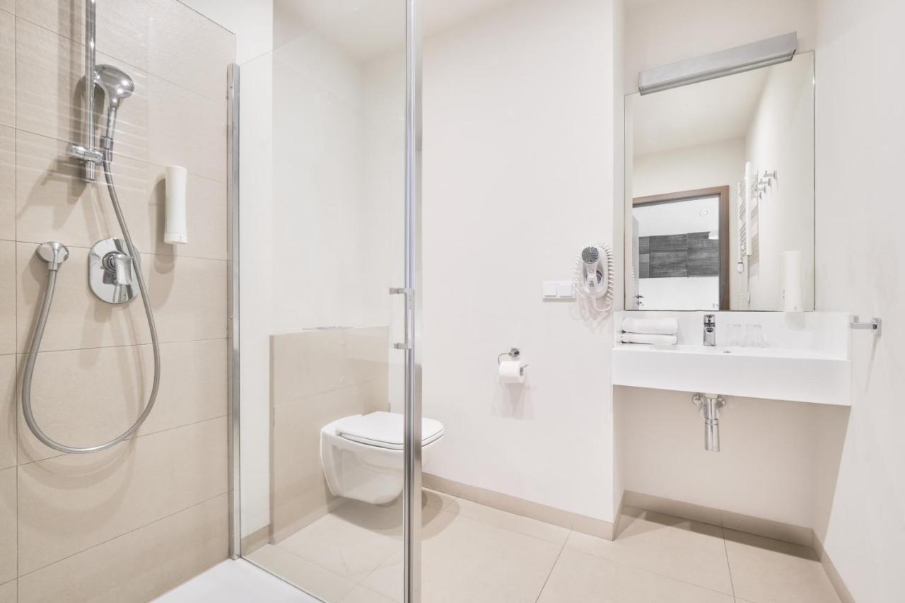 Deluxe Suite Partial Sea View