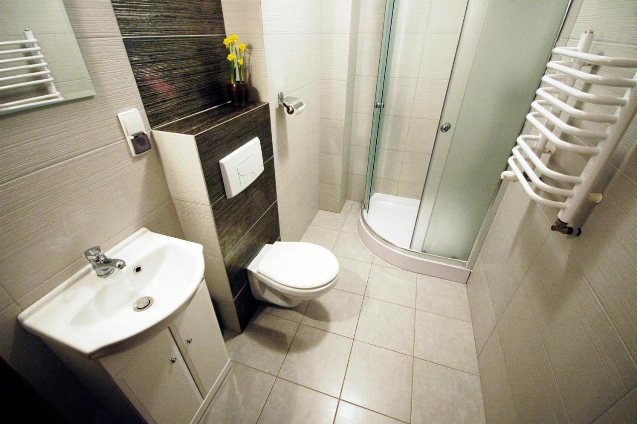 Family Room Private Bathroom
