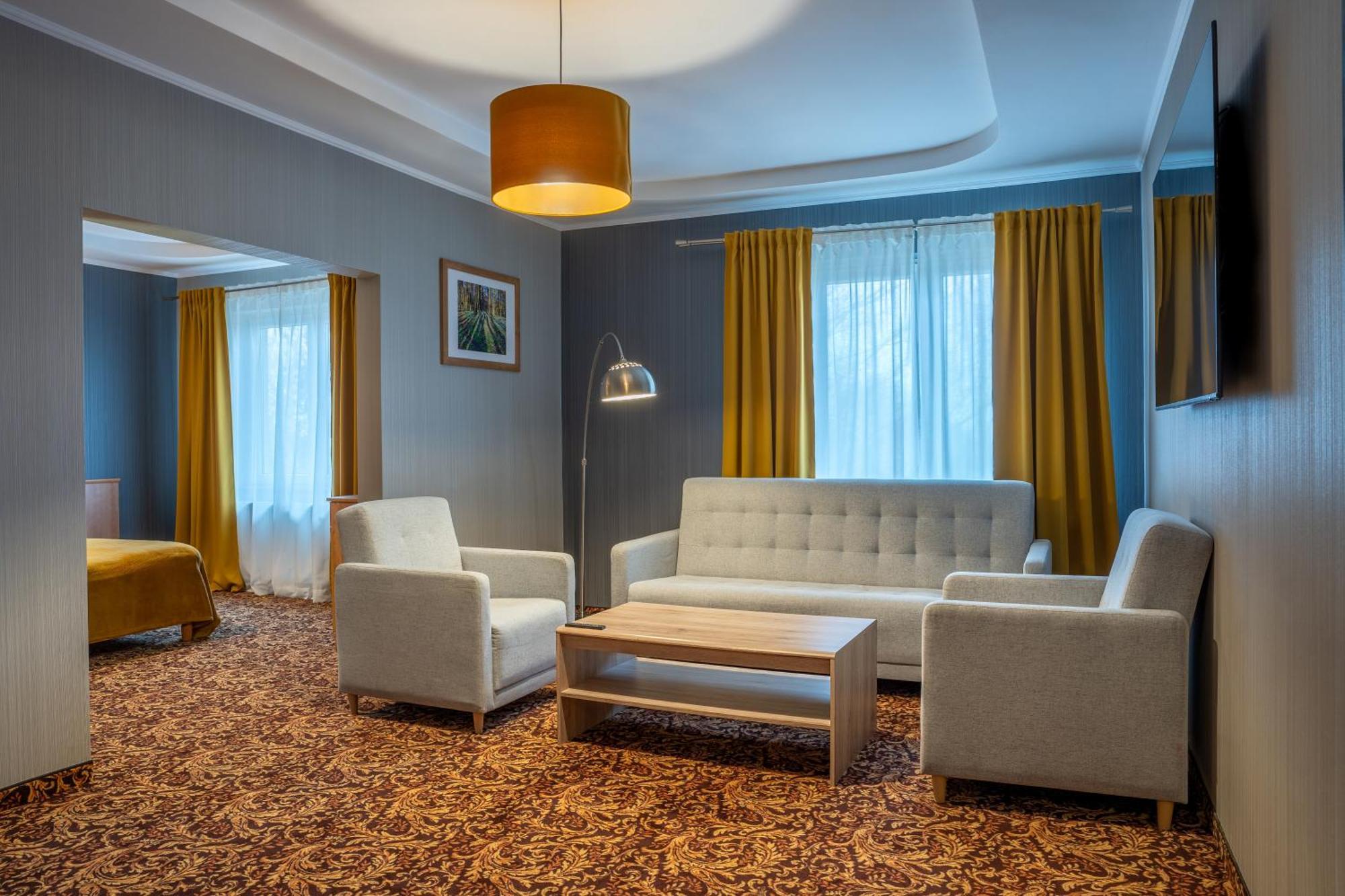 Deluxe King Suite