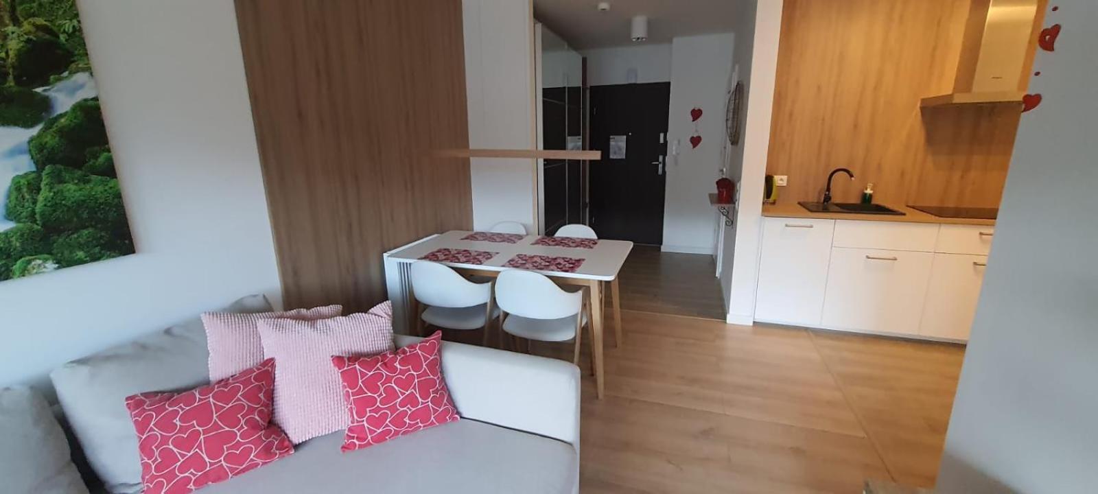 One-Bedroom Apartment Balcony Mountain View